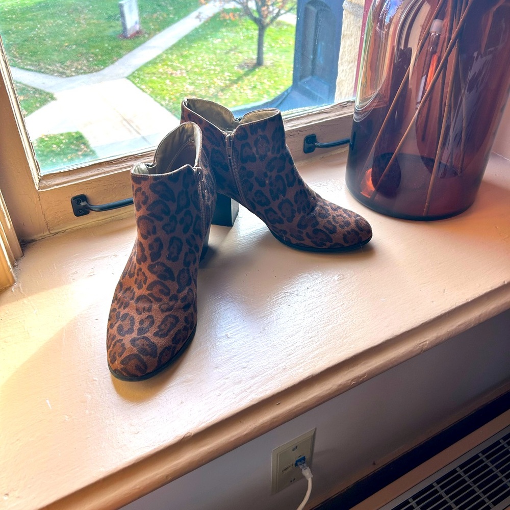 Size 10 Leopard print boots